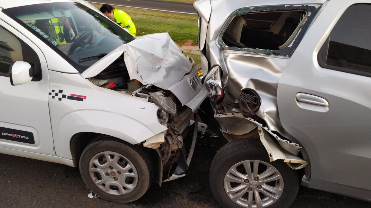 Foto 2 de 10 — Grave acidente na rodovia Washington Luís deixa 5 feridos na região de Araraquara